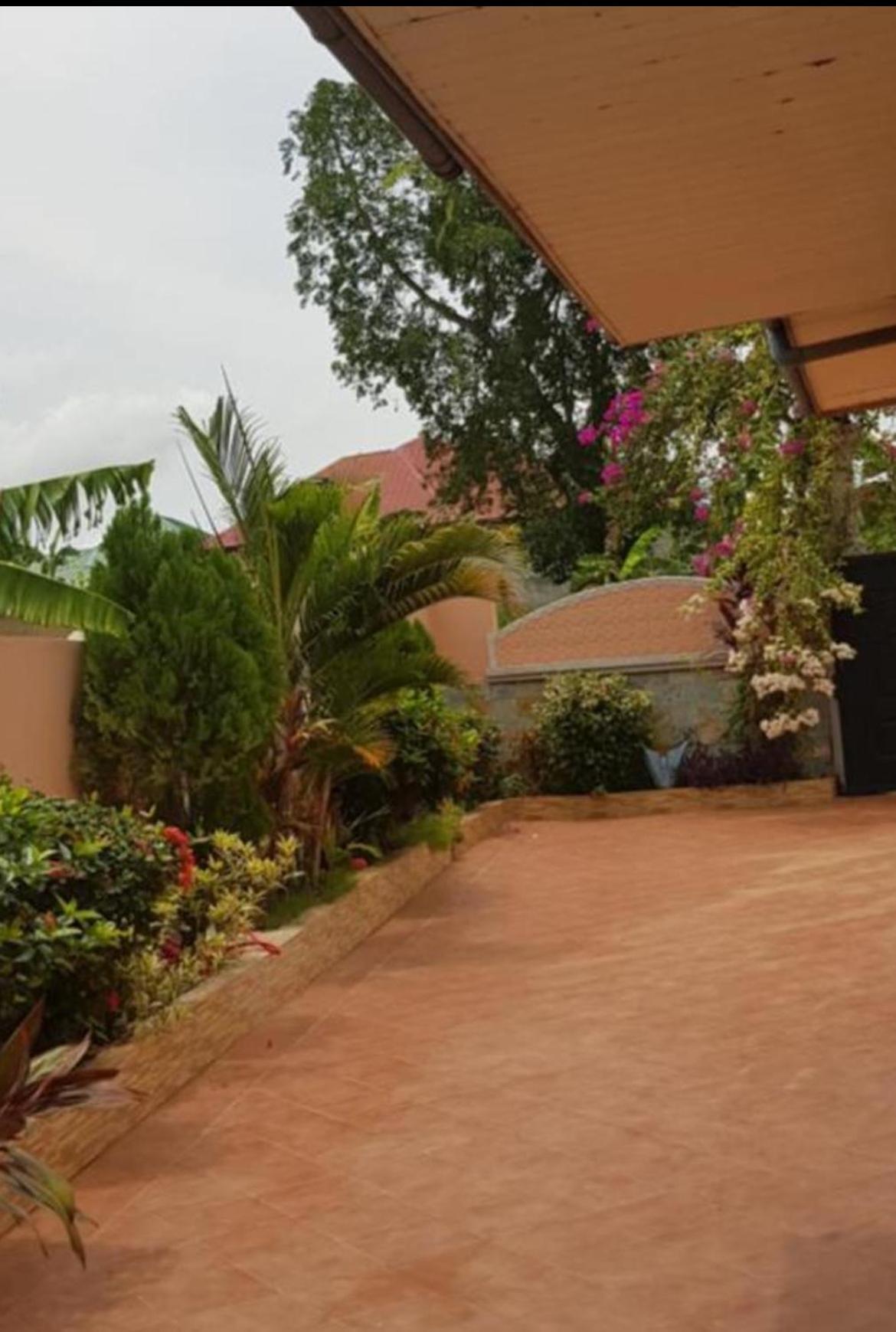 Nana Adu Guest House Koforidua Екстер'єр фото