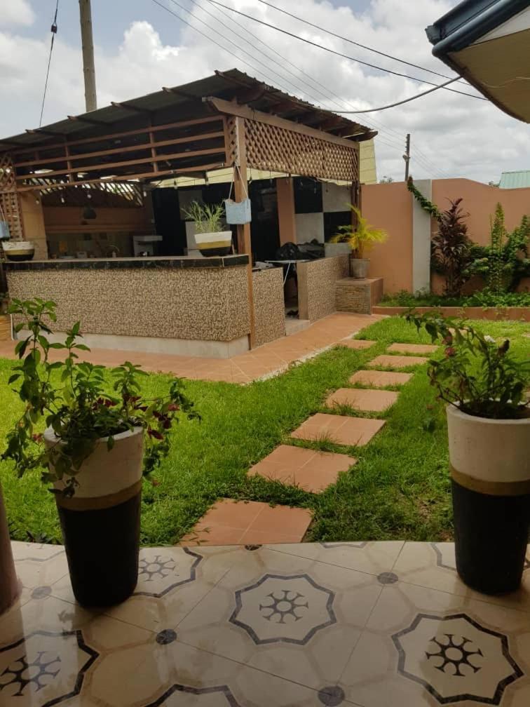 Nana Adu Guest House Koforidua Екстер'єр фото